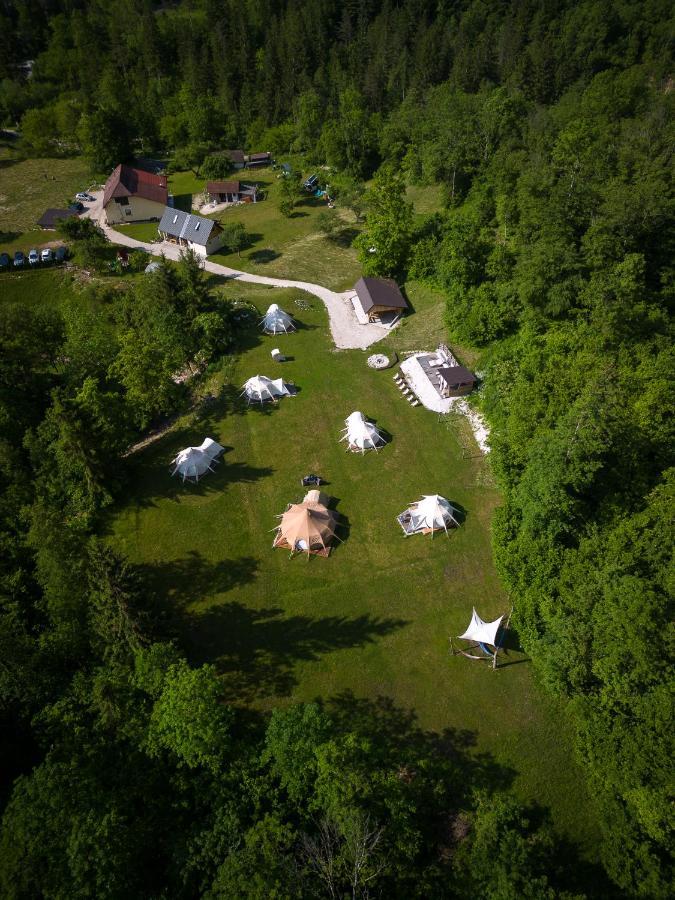 Glamping Gozdna Jasa Hotel โบเว็ก ภายนอก รูปภาพ