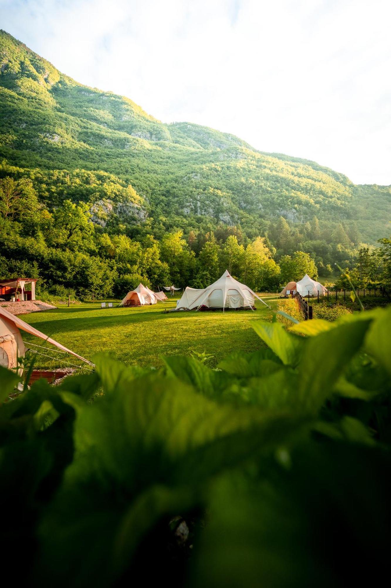 Glamping Gozdna Jasa Hotel โบเว็ก ภายนอก รูปภาพ