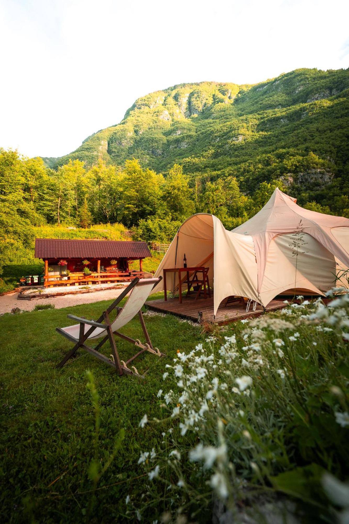 Glamping Gozdna Jasa Hotel โบเว็ก ภายนอก รูปภาพ