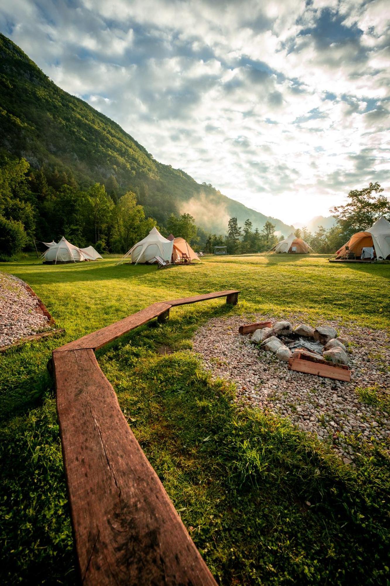 Glamping Gozdna Jasa Hotel โบเว็ก ภายนอก รูปภาพ