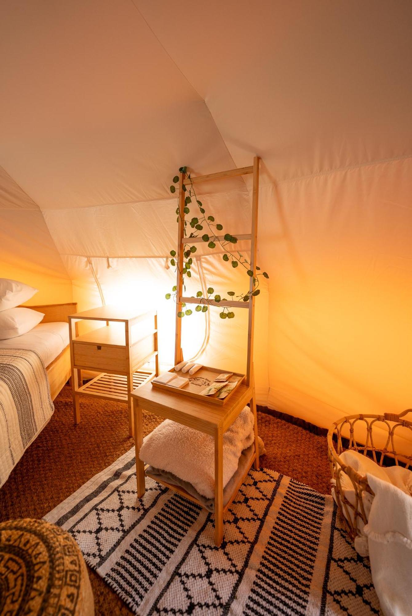 Glamping Gozdna Jasa Hotel โบเว็ก ภายนอก รูปภาพ