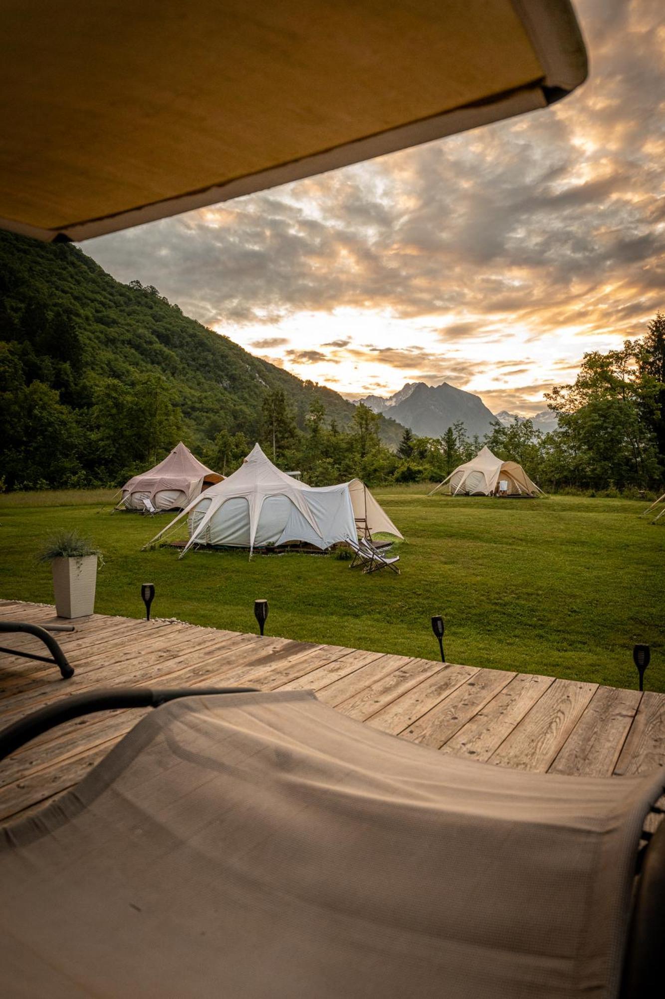 Glamping Gozdna Jasa Hotel โบเว็ก ภายนอก รูปภาพ