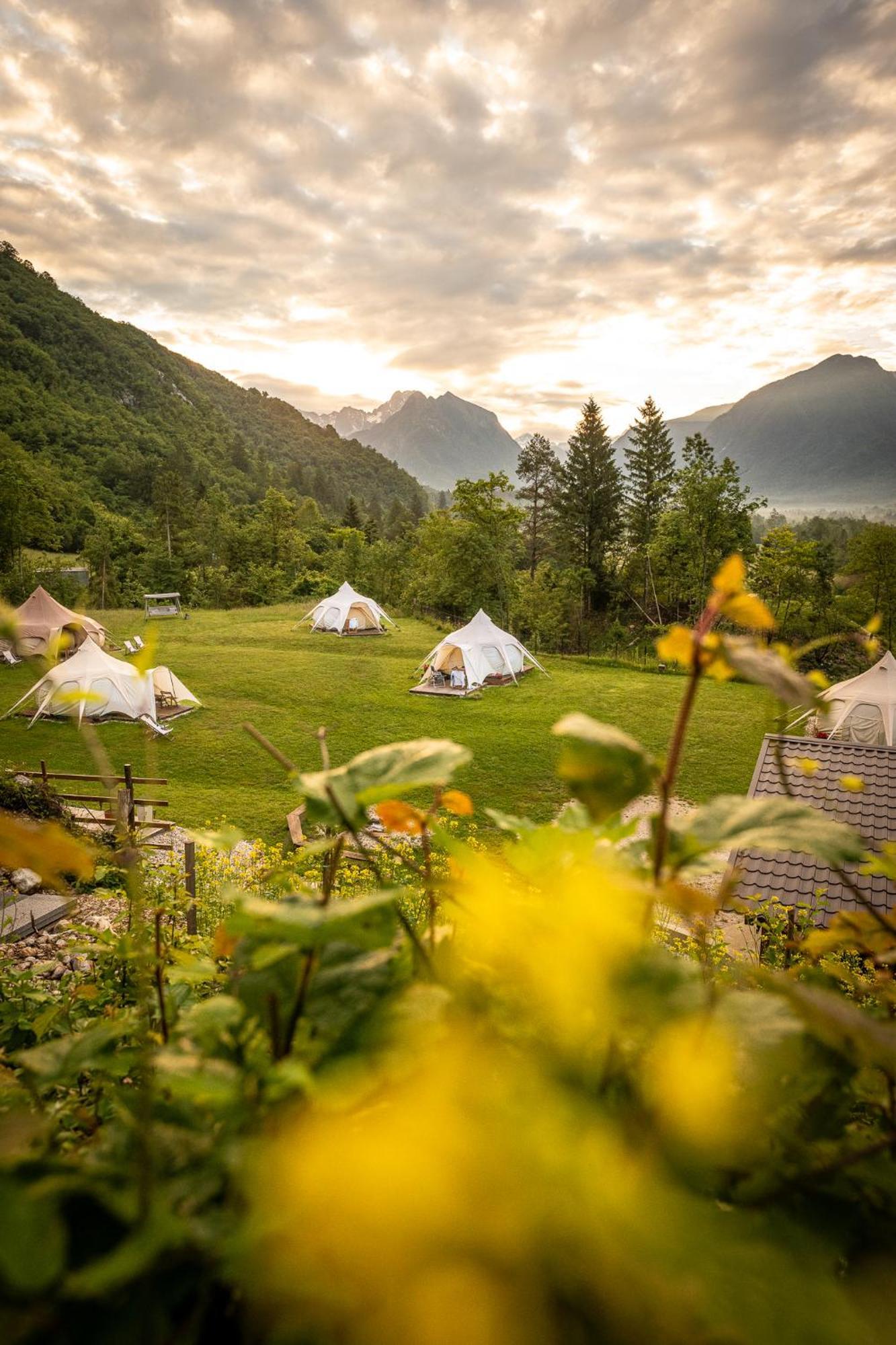 Glamping Gozdna Jasa Hotel โบเว็ก ภายนอก รูปภาพ