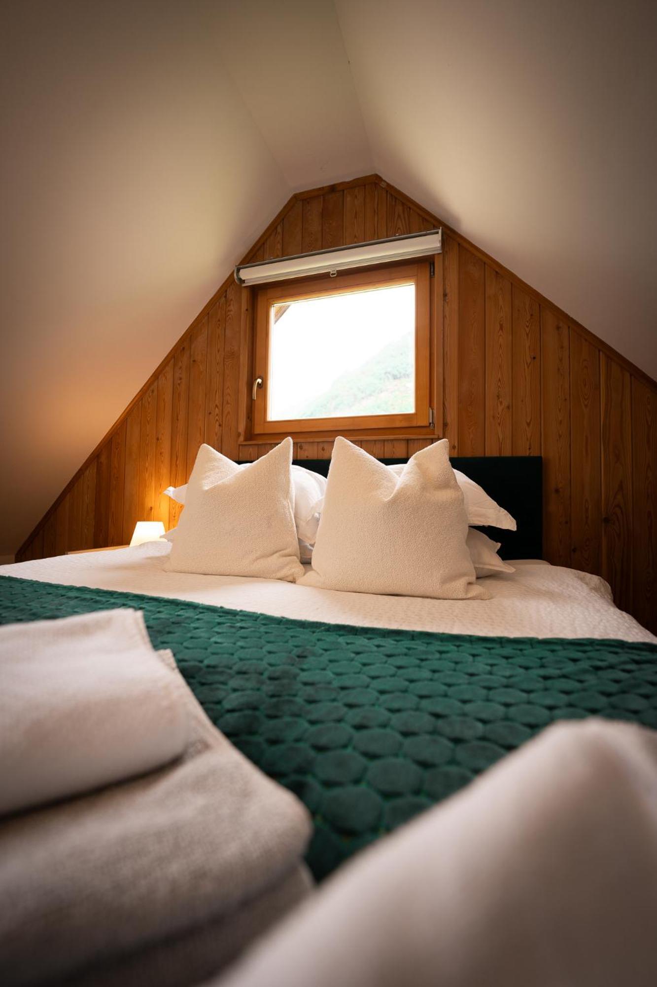 Glamping Gozdna Jasa Hotel โบเว็ก ภายนอก รูปภาพ