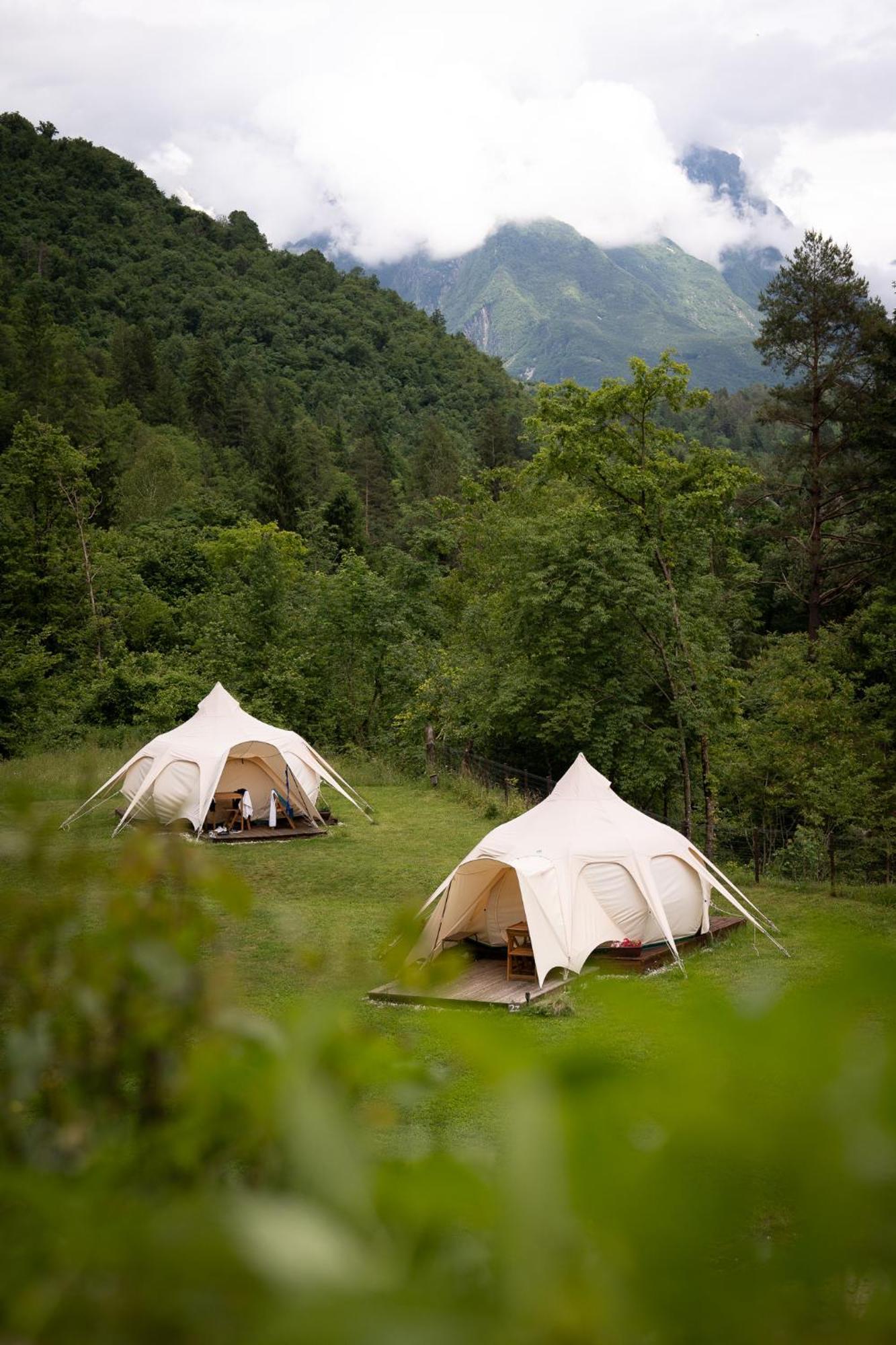 Glamping Gozdna Jasa Hotel โบเว็ก ภายนอก รูปภาพ