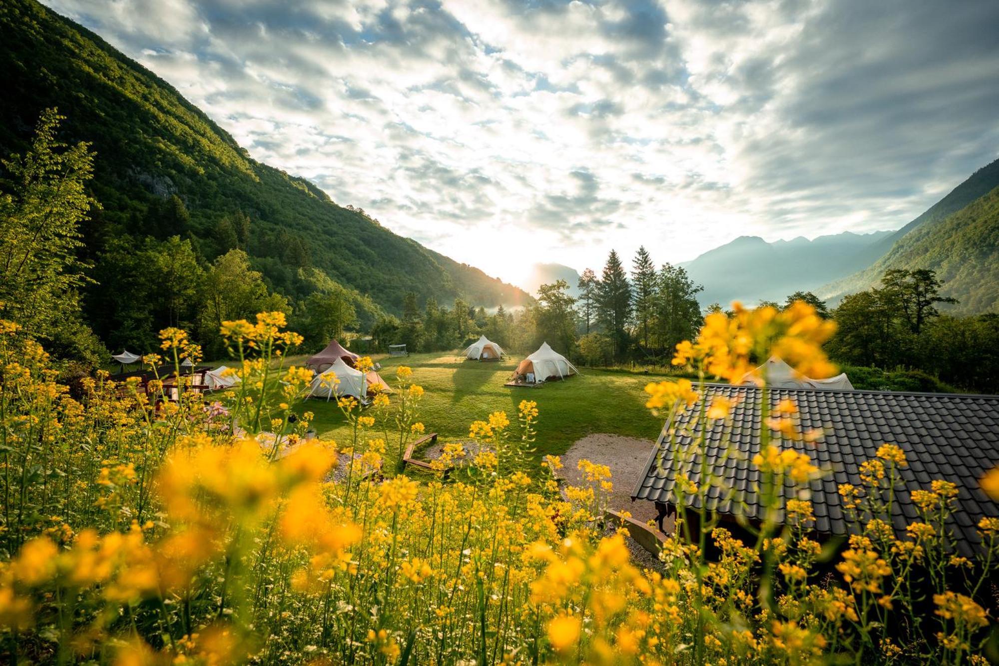 Glamping Gozdna Jasa Hotel โบเว็ก ภายนอก รูปภาพ